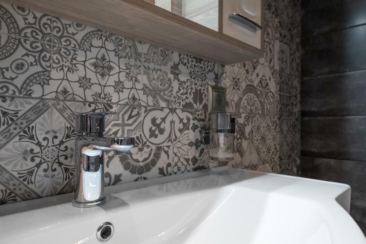 Modern & Stylish Apt At The Heart Of Athens Apartment ภายนอก รูปภาพ
